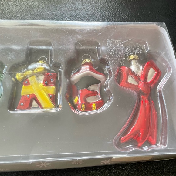 *Rare/Exclusive* D I S N E Y set of 6 glass letters...